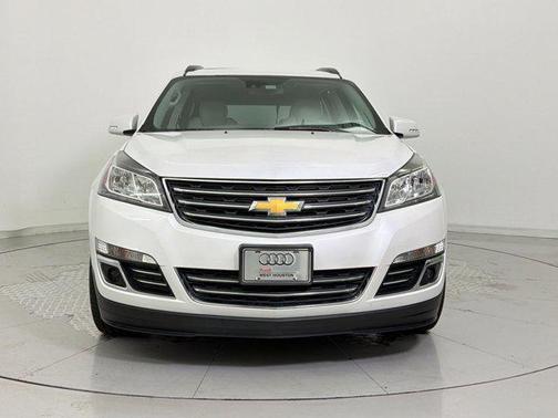 Iridescent Pearl Tricoat 2017 Chevrolet Traverse Premier