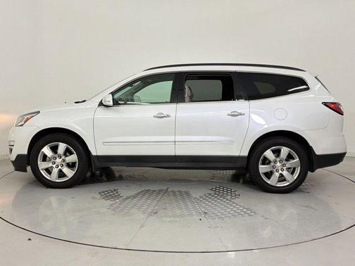 Iridescent Pearl Tricoat 2017 Chevrolet Traverse Premier