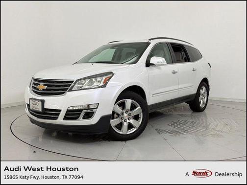 Iridescent Pearl Tricoat 2017 Chevrolet Traverse Premier
