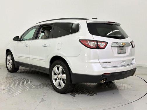 Iridescent Pearl Tricoat 2017 Chevrolet Traverse Premier