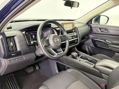 Deep Ocean Blue Pearl 2024 Nissan Pathfinder SV FWD