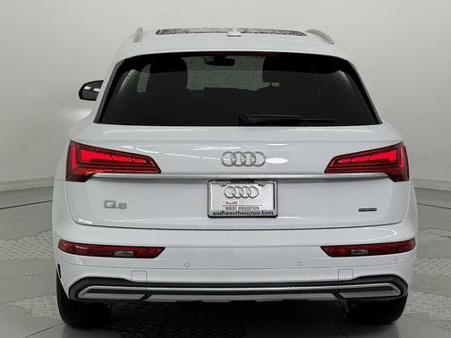 2022 Audi Q5 40 Premium Plus
