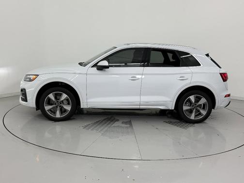 2022 Audi Q5 40 Premium Plus