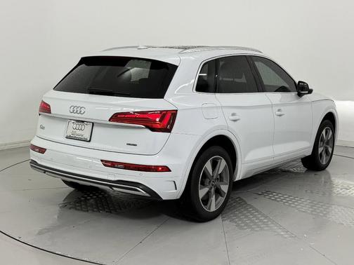 2022 Audi Q5 40 Premium Plus