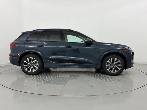 Plasma Blue Metallic 2027 Audi Q6 e-tron Premium quattro