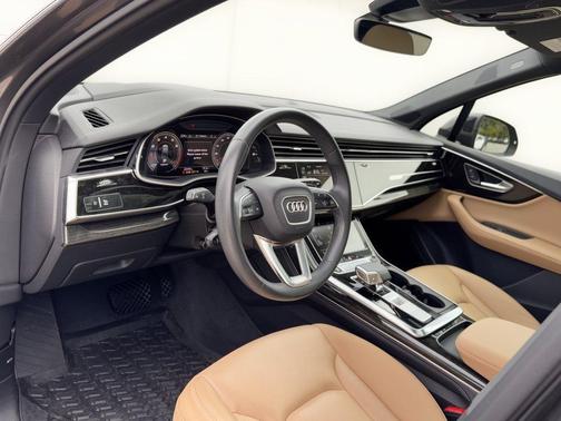 Samurai Gray Metallic 2023 Audi Q7 55 Prestige