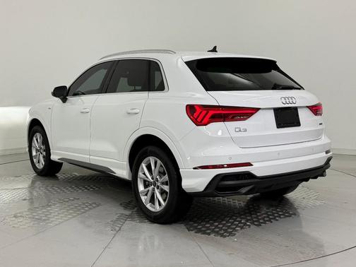 2025 Audi Q3 Premium 45 TFSI S line quattro Tiptronic