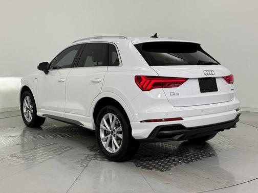 2025 Audi Q3 Premium 45 TFSI S line quattro Tiptronic