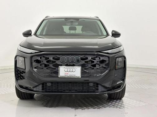 Mythos Black Metallic 2026 Audi Q3 TFSI quattro S tronic