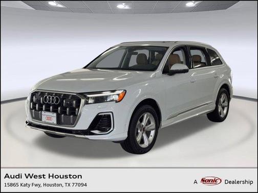 Glacier White Metallic 2025 Audi Q7 55 Premium