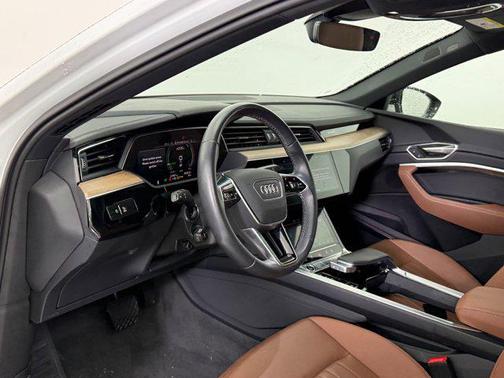 2024 Audi Q8 e-tron Premium Plus