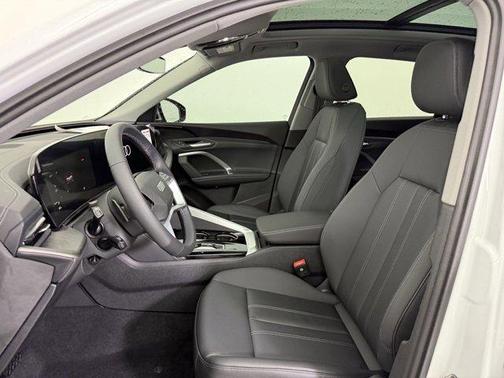 Glacier White Metallic 2025 Audi Q5 Premium TFSI quattro S tronic