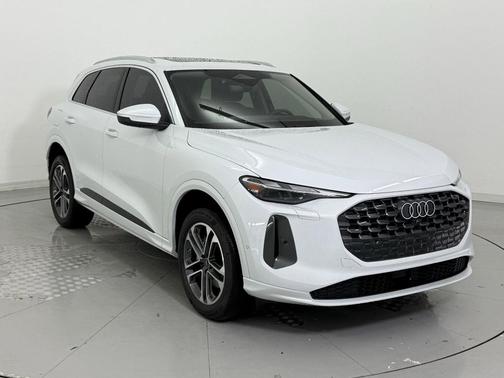 Glacier White Metallic 2025 Audi Q5 Premium TFSI quattro S tronic