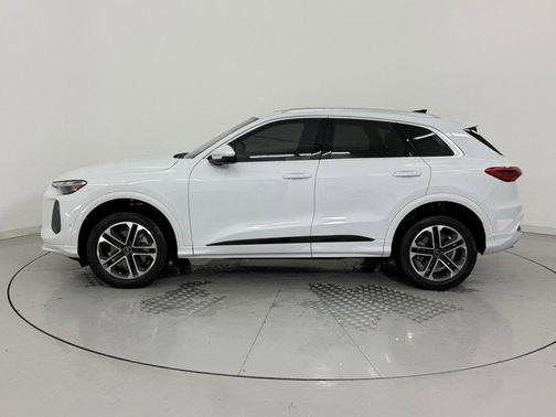 Glacier White Metallic 2025 Audi Q5 Premium TFSI quattro S tronic
