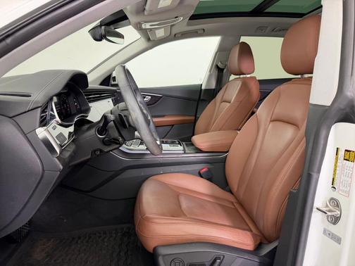 2023 Audi Q8 55 Premium