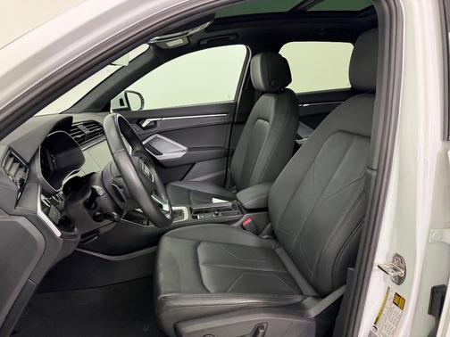 2024 Audi Q3 Premium 45 TFSI S line quattro Tiptronic