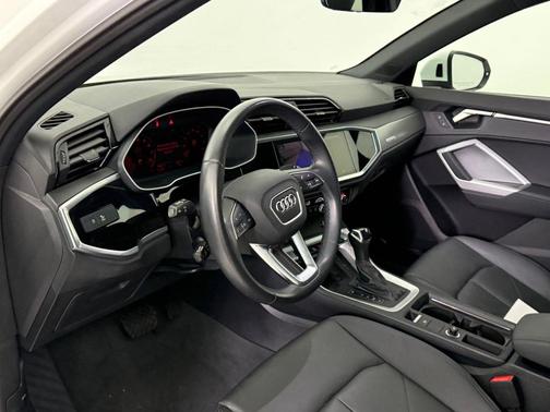 2024 Audi Q3 Premium 45 TFSI S line quattro Tiptronic