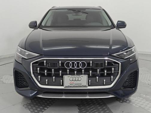 2025 Audi Q8 55 Premium