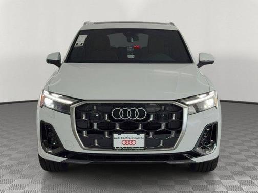 Glacier White Metallic 2026 Audi Q7 55 Premium Plus