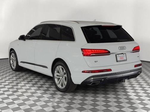 Glacier White Metallic 2026 Audi Q7 55 Premium Plus