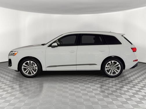 Glacier White Metallic 2026 Audi Q7 55 Premium Plus