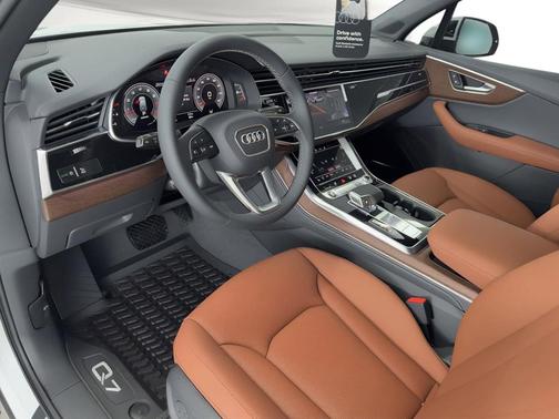 Glacier White Metallic 2026 Audi Q7 55 Premium Plus