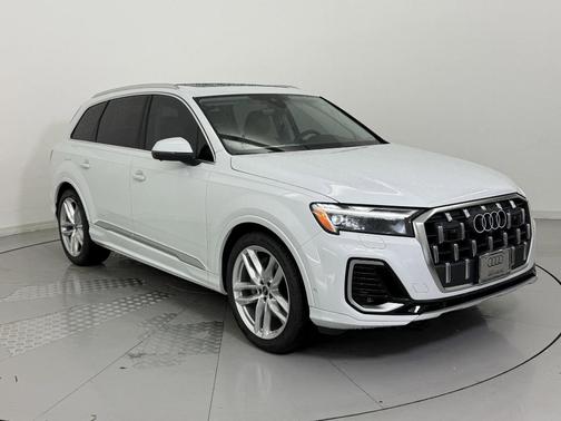 2025 Audi Q7 55 Premium Plus