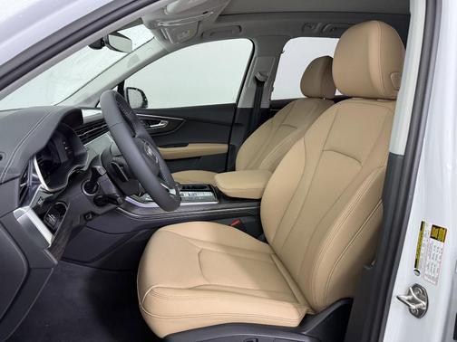 2025 Audi Q7 55 Premium Plus