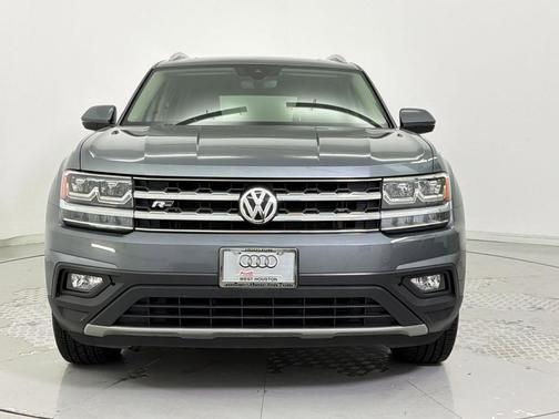 Platinum Gray Metallic 2019 Volkswagen Atlas 3.6L SE w/Technology