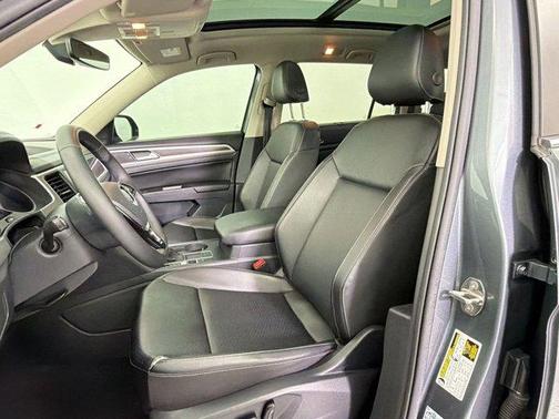 Platinum Gray Metallic 2019 Volkswagen Atlas 3.6L SE w/Technology
