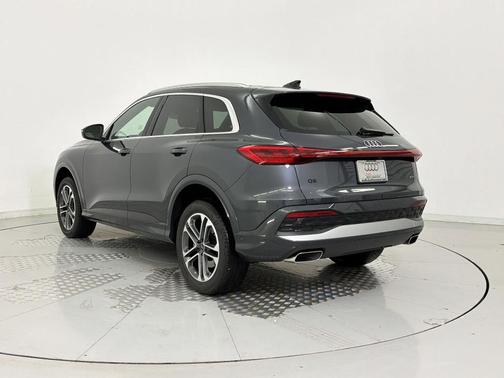 Tambora Gray Metallic 2025 Audi Q5 Premium TFSI quattro S tronic