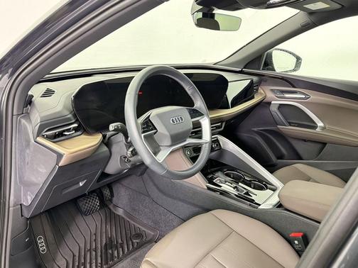 Tambora Gray Metallic 2025 Audi Q5 Premium TFSI quattro S tronic