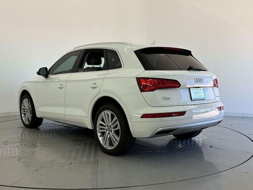 White 2019 Audi Q5 45 Premium