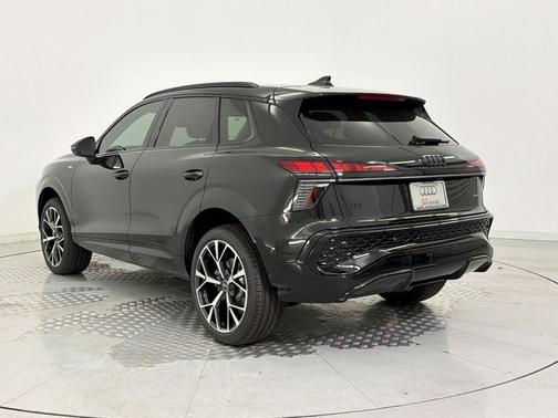 Mythos Black Metallic 2026 Audi Q3 S line