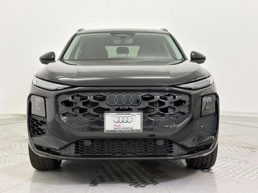 Mythos Black Metallic 2026 Audi Q3 S line