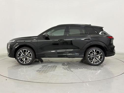 Mythos Black Metallic 2026 Audi Q3 S line