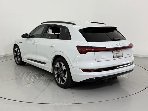 2022 Audi e-tron Premium