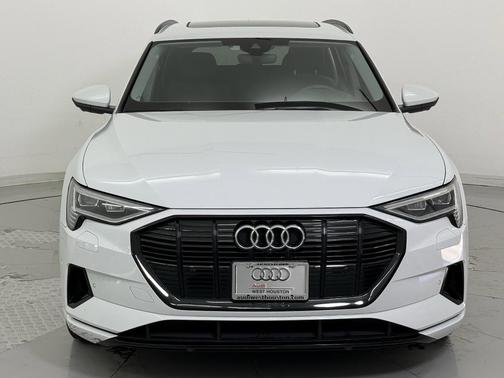 2022 Audi e-tron Premium
