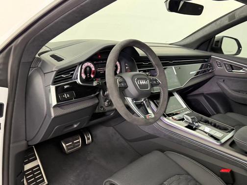 Glacier White Metallic 2026 Audi RS Q8 4.0T