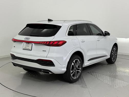 2025 Audi Q5 Premium Plus