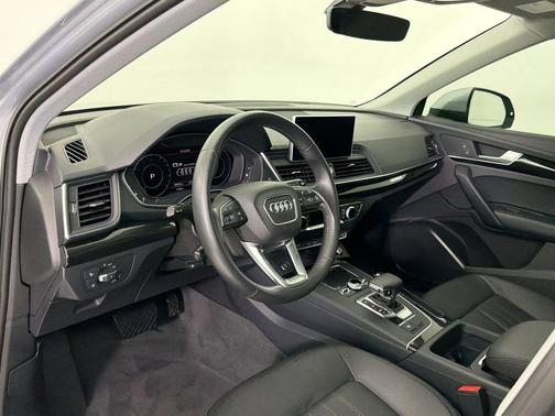 Florett Silver Metallic 2018 Audi Q5 2.0T Premium