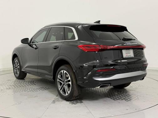 Mythos Black Metallic 2026 Audi Q5 Premium TFSI quattro S tronic