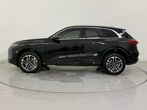 Mythos Black Metallic 2026 Audi Q5 Premium TFSI quattro S tronic