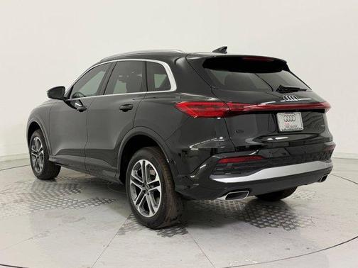 Mythos Black Metallic 2026 Audi Q5 Premium TFSI quattro S tronic