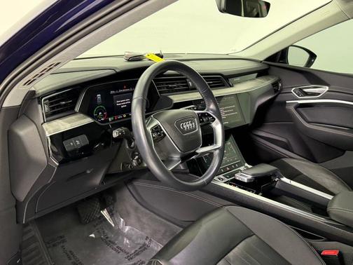 2022 Audi e-tron Premium
