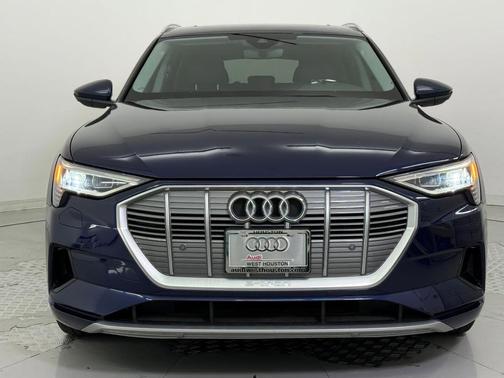 2022 Audi e-tron Premium
