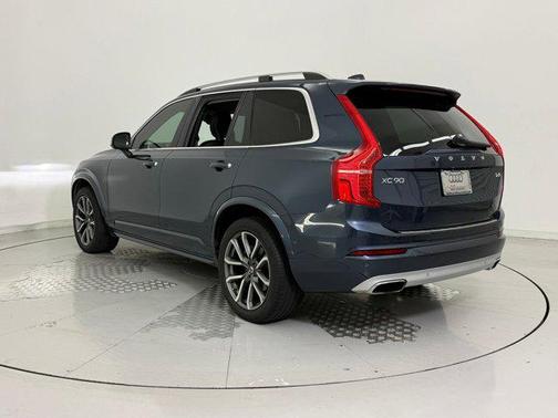 2019 Volvo XC90 T6 Momentum