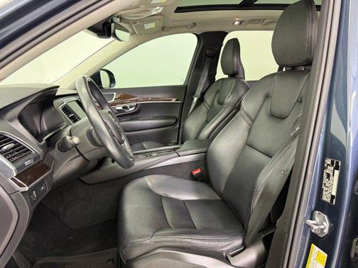 2019 Volvo XC90 T6 Momentum
