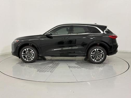 0E0E 2026 Audi Q5 Premium TFSI quattro S tronic