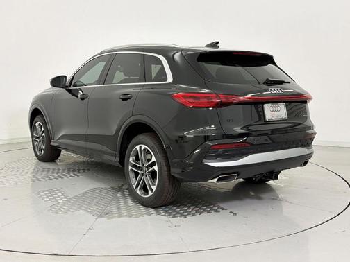 0E0E 2026 Audi Q5 Premium TFSI quattro S tronic